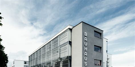 De Bauhaus-Beweging; Moderne Architectuur en Kunstontwikkeling in een Turbulent Duitsland